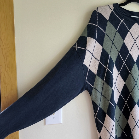 Aritzia Sunday Best Peggy Sweater in Total Eclipse / Shy Pink - Picture 4 of 7